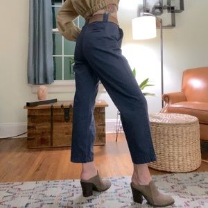 American Eagle wide legged navy cropped khaki pants